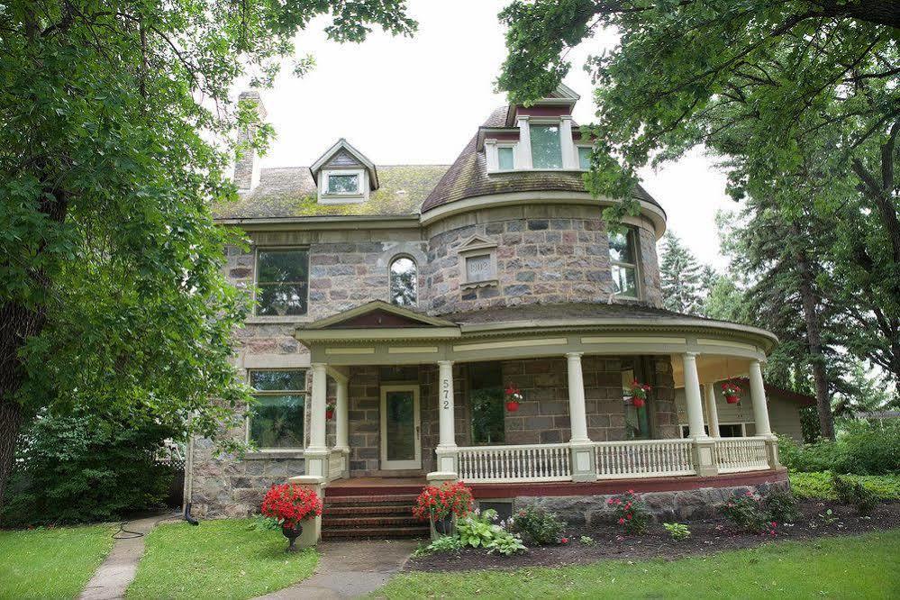 Bellas Castle Morden Exterior photo